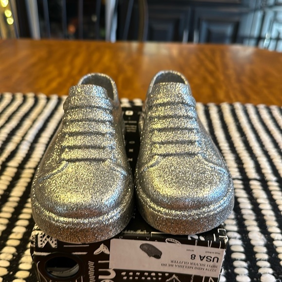 MINI MELISSA girls MINI BE SILVER GLITTER SNEAKERS - Picture 6 of 16
